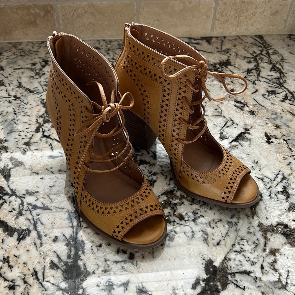 altard state Weekday Open Toed Heels 7.5 Like New